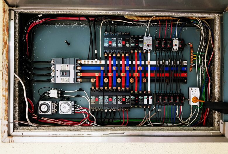 建物が同じでも電力メーターが2つある場合は要注意】接続できるのは